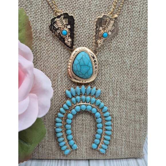 NWOT Gold Tone & Faux Turquoise Blue Horseshoe Arrowhead Necklace 26" Western - Picture 3 of 8